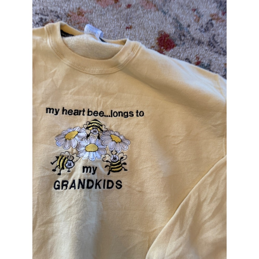 Jerzees Vintage 90s Yellow Embroidered Bee My Heart Belongs To My Grandkids M